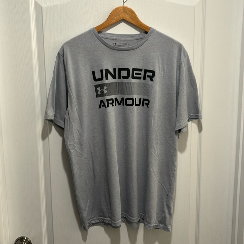 Athletic Under Armour T shirt. Size XL.